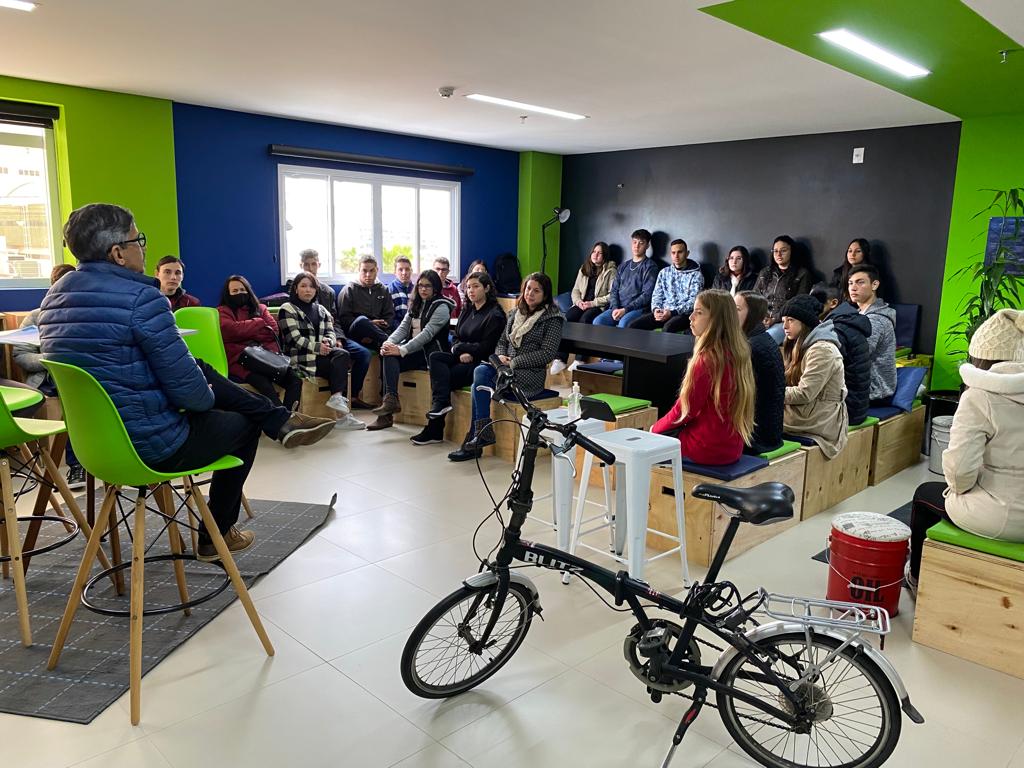 SICREDI PLANALTO DAS ÁGUAS: Curso Profissionalizante em Cooperativismo de Crédito é ofertado a jovens dos colégios da rede estadual de Guarapuava