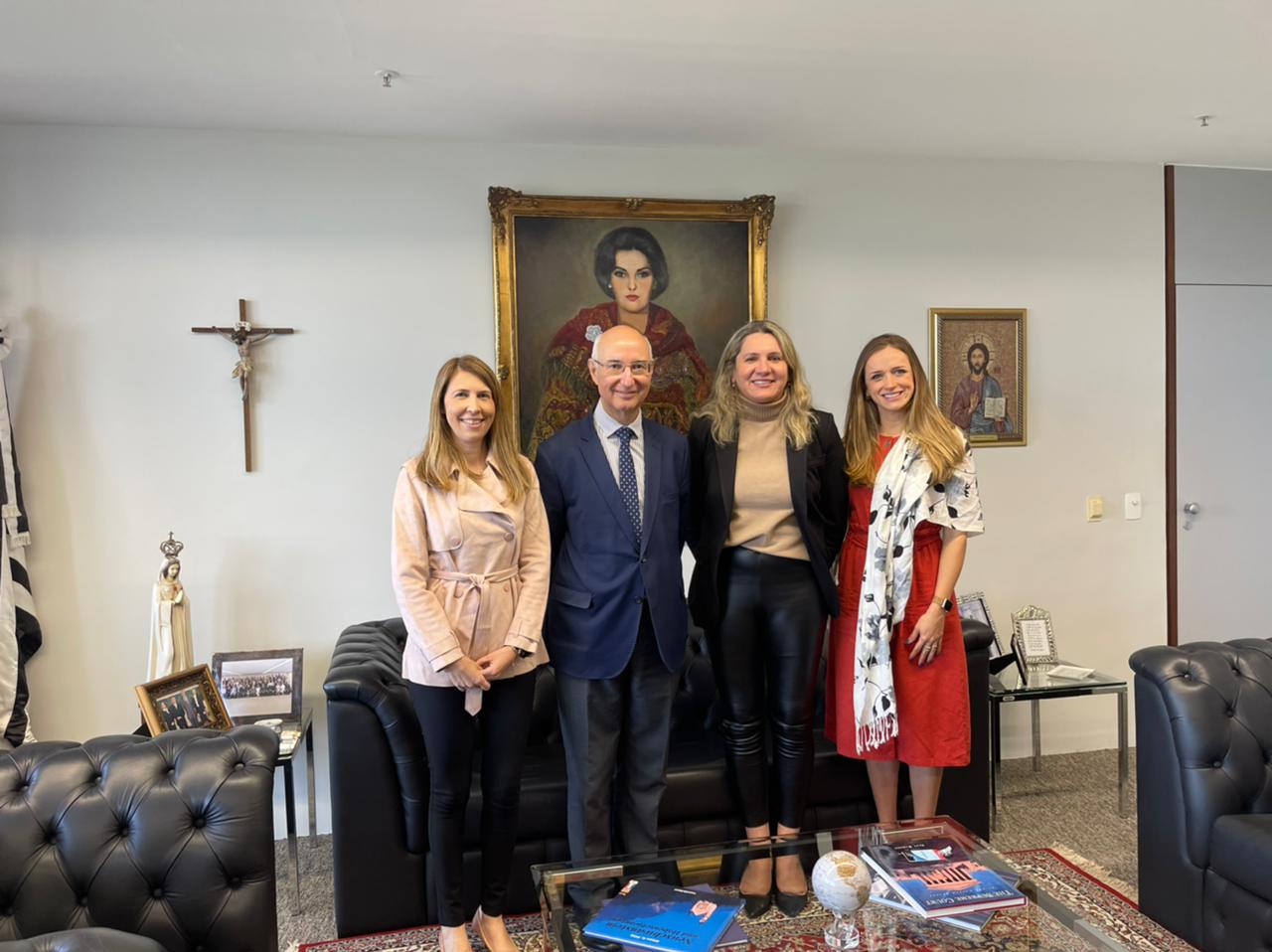 TST: Ministro Ives Gandra Filho recebe Sistema OCB e reconhece importância das coops de trabalho