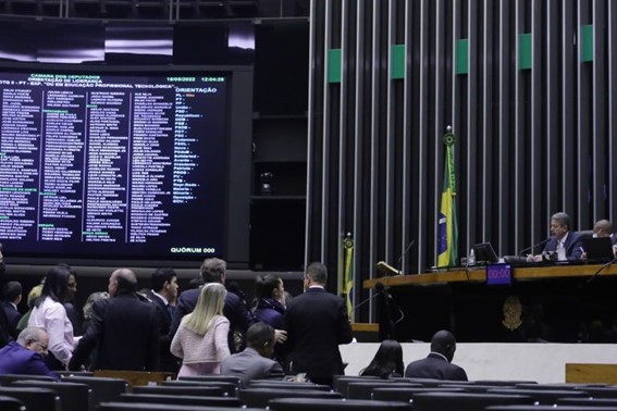 LEGISLATIVO: Câmara pode votar projeto que limita alíquotas de tributos sobre energia e combustíveis