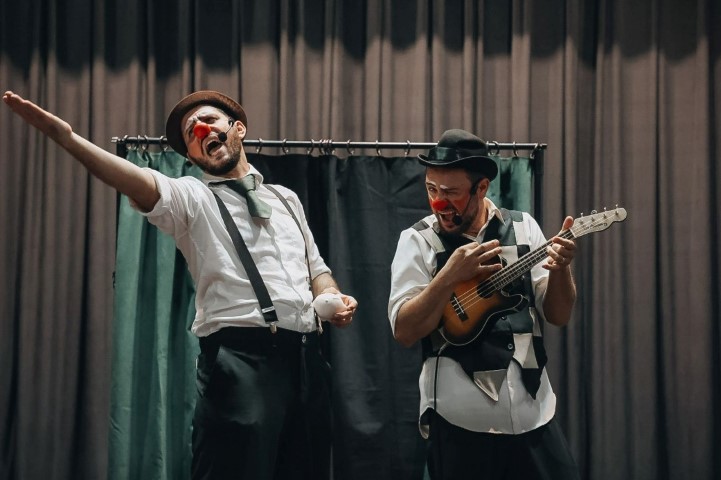 SICREDI UNIÃO PR/SP: Com peça teatral, cooperativa leva educação financeira às escolas