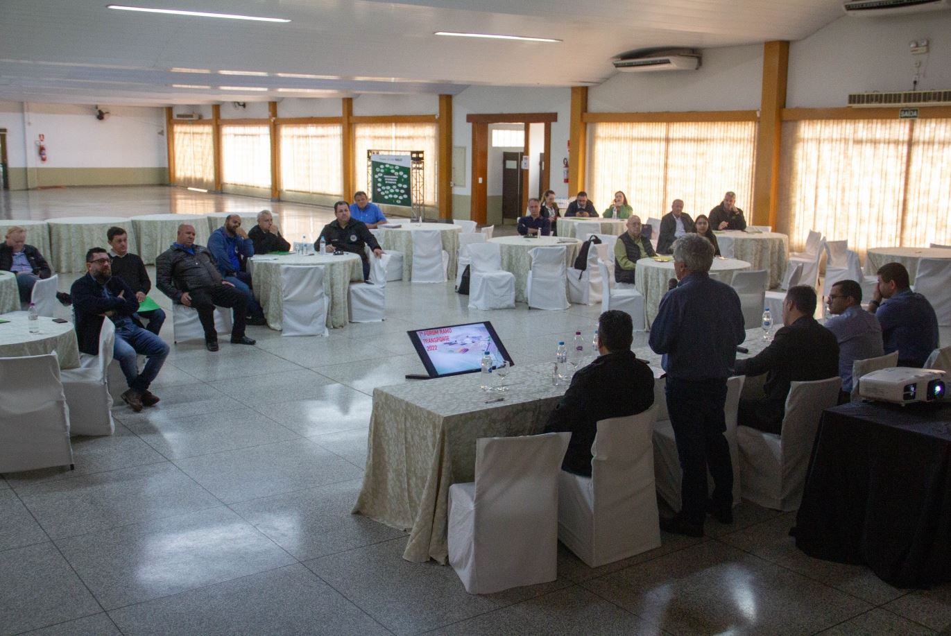 RAMO TRANSPORTE: Sistema Ocepar promove Fórum de Dirigentes em Mandaguari; Rodocoop foi a anfitriã