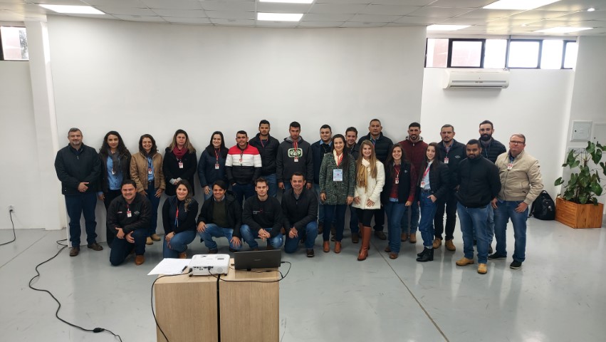 COOPAVEL: Workshop inédito elabora soluções que darão novo impulso à avicultura