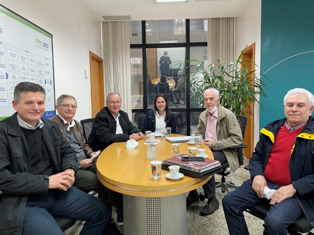 VISITA: PRC200 é tema de conversa com ex-ministro e atual presidente da Agepar, Reinhold Stephanes