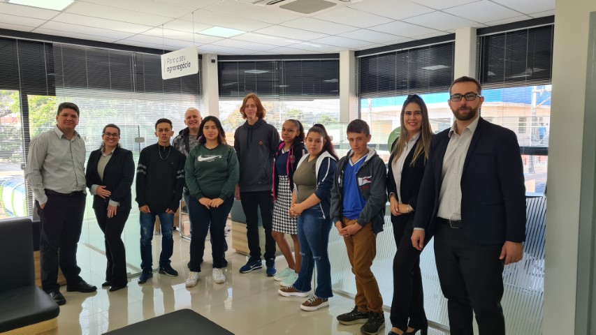 SICREDI NOVOS HORIZONTES: Cooperativa oferece bolsas de curso profissionalizante para jovens estudantes