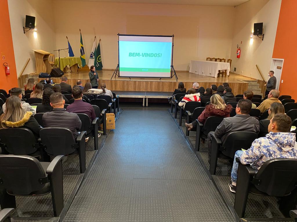 SICREDI PLANALTO DAS ÁGUAS: Lançado curso profissionalizante em cooperativismo de crédito para jovens dos colégios estaduais de Guarapuava