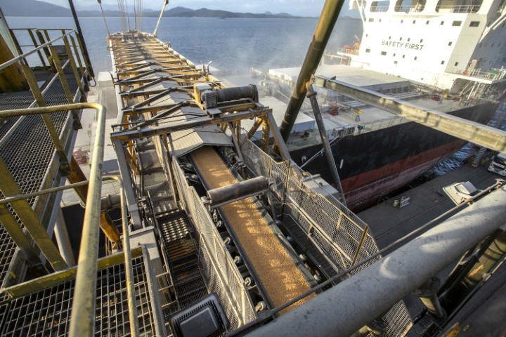 COMÉRCIO EXTERIOR: Exportação de milho a granel cresce 161% no Porto de Paranaguá