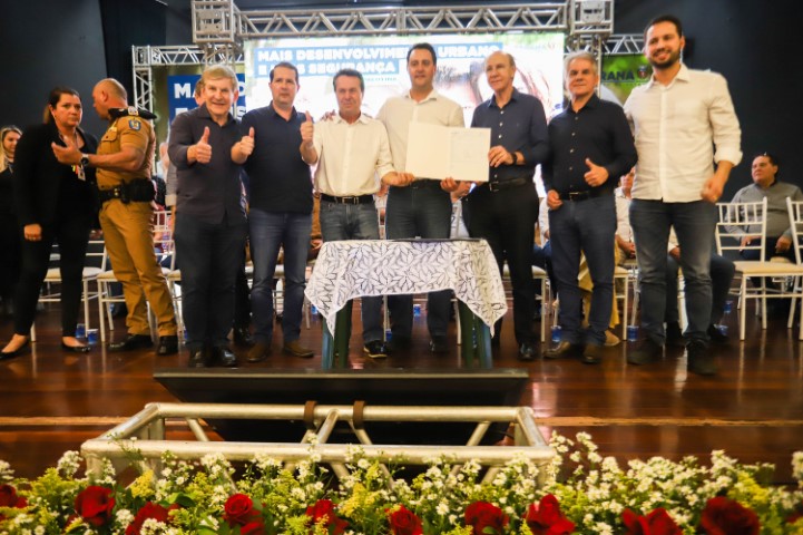 C.VALE: Governador entrega licença de construção para unidade de suínos, em Palotina