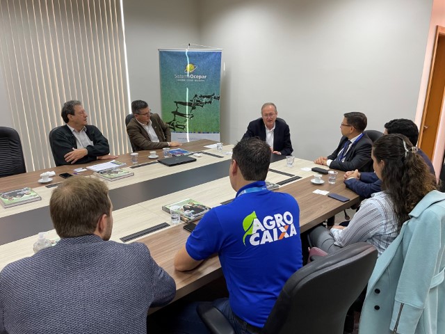 VISITA: Superintendente nacional da Caixa é recebido no Sistema Ocepar