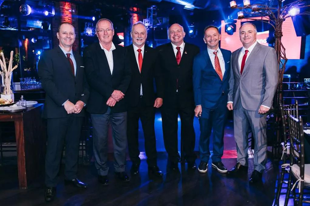 UNIODONTO LONDRINA: Cooperativa celebra 32 anos reunindo fundadores, cooperados, colaboradores e lideranças cooperativistas