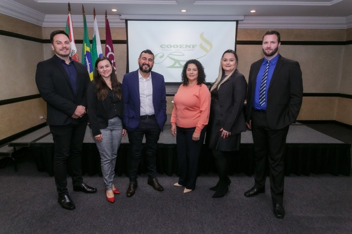 COOENFPR: Cooperativa reúne gestores de saúde em Curitiba