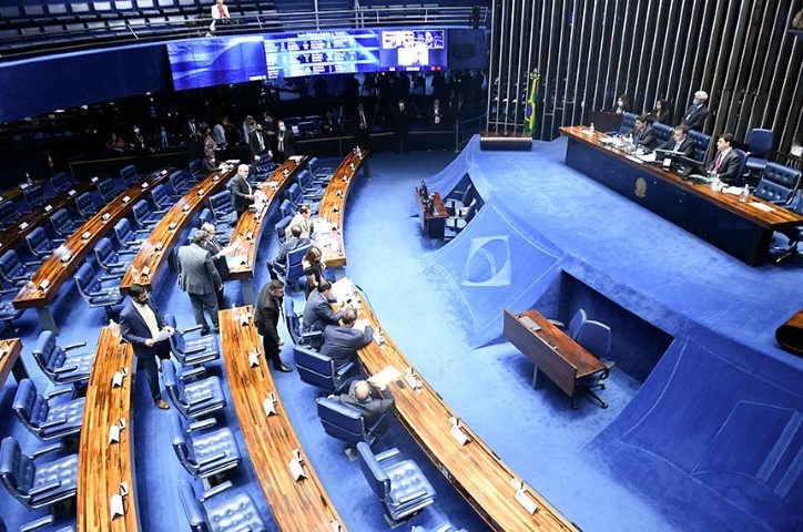 LEGISLATIVO: Senado aprova PEC do estado de emergência 