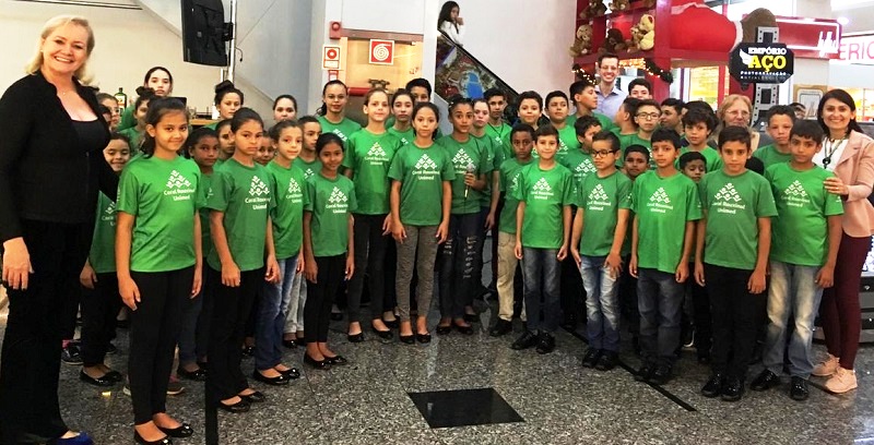 UNIMED CASCAVEL: Coral Rouxinol tem vozes de crianças e adolescentes que cantam um novo futuro