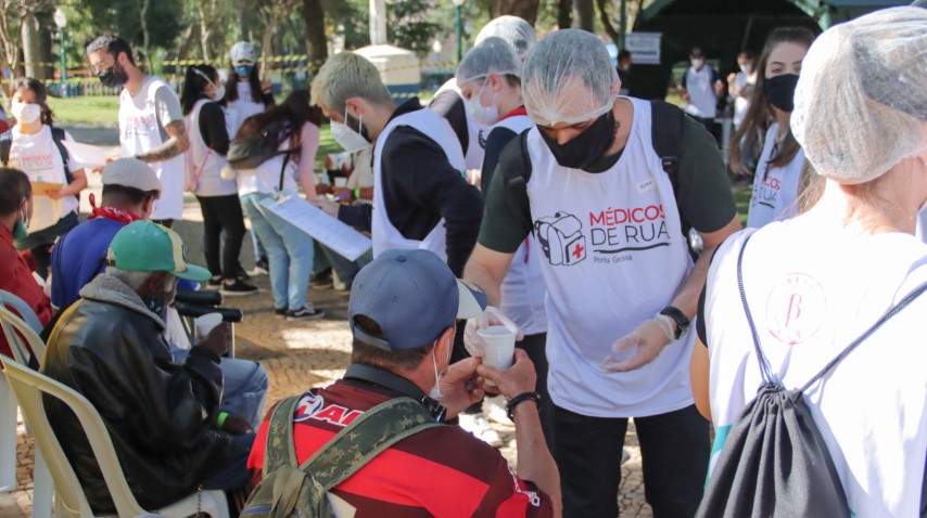 DIA C II: Unimed Ponta Grossa comemora Dia de Cooperar participando da sétima edição da ação Médicos de Rua