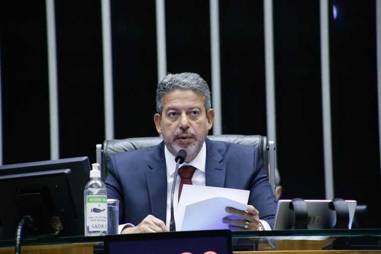 LEGISLATIVO: Quórum baixo faz Lira adiar para próxima semana a votação das PECs do Estado de Emergência e da Enfermagem
