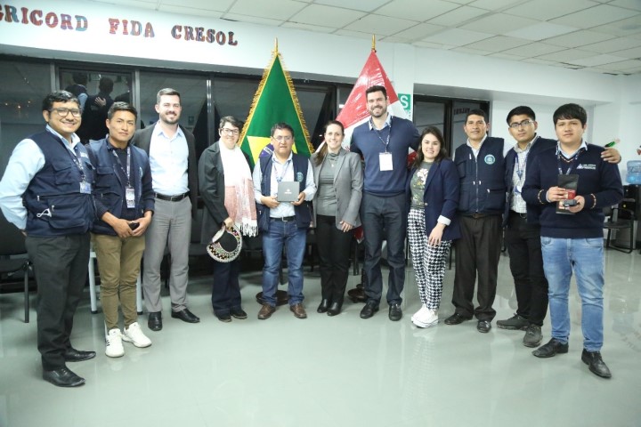 CRESOL: Colaboradores participam de missão técnica no Peru