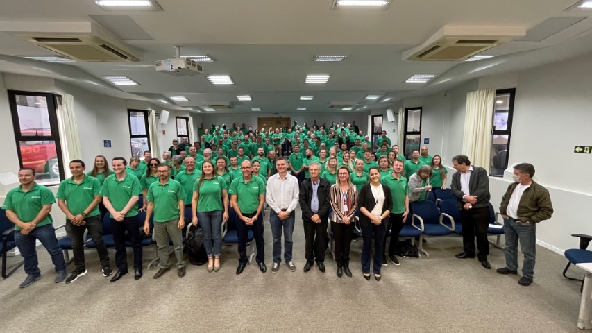 VISITA: 130 cooperados do Sicredi Centro-Sul PR/SC/RJ são recebidos na Casa do Cooperativismo Paranaense