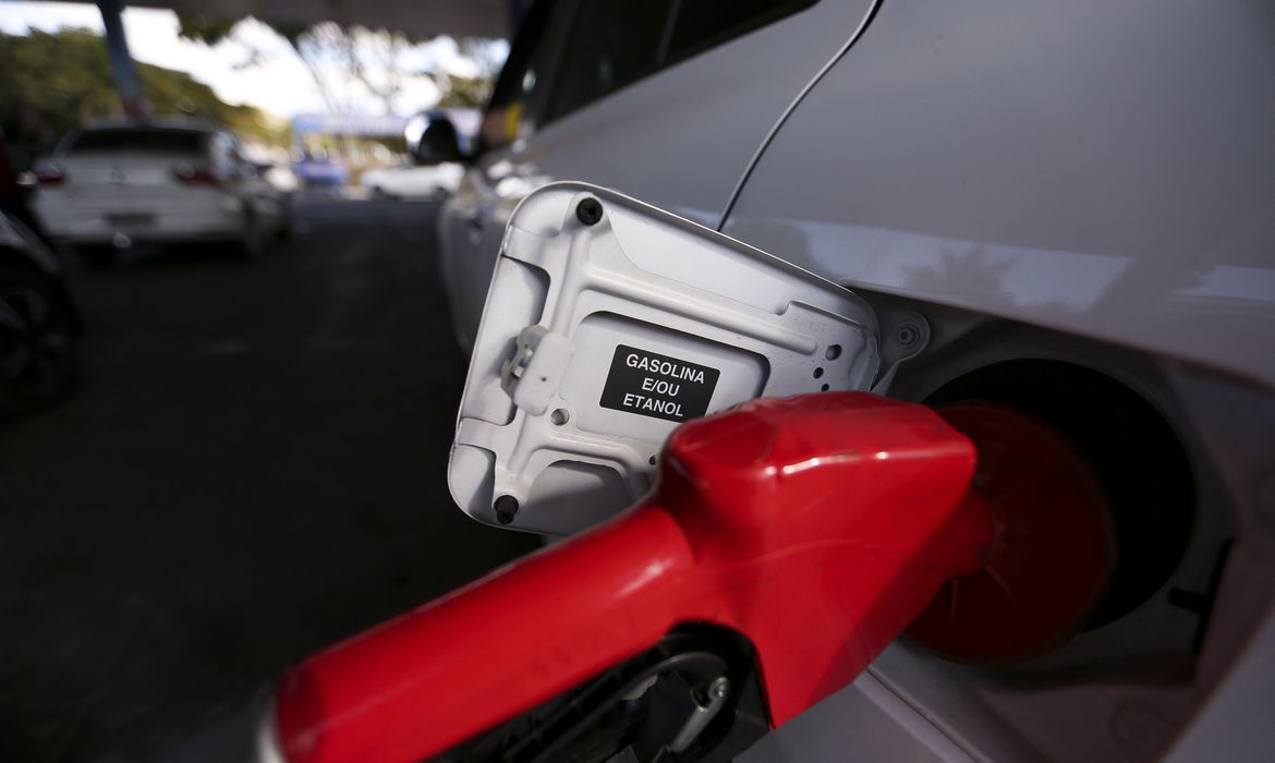 COMBUSTÍVEL: Petrobras reduz preço de venda da gasolina para distribuidoras
