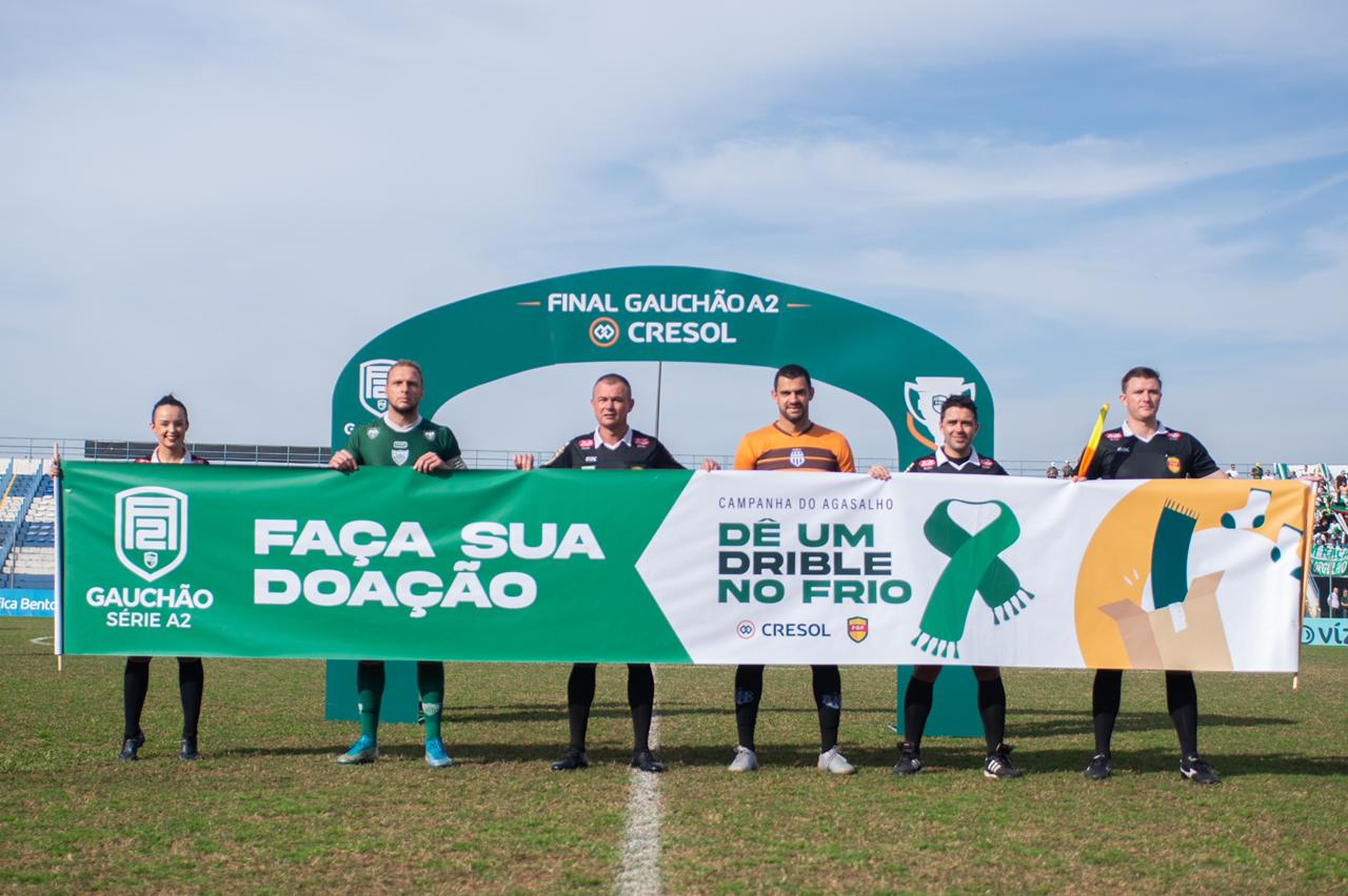 CRESOL: Mais de 10 mil agasalhos são arrecadados para campanha social em parceria com a Federação Gaúcha de Futebol 