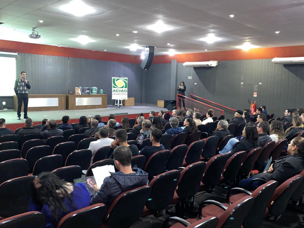 SICREDI ALIANÇA: Especialista em investimentos do Sicredi ministra palestra em Marechal Cândido Rondon e Guaíra