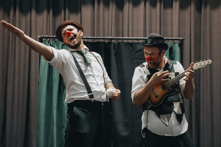 SICREDI DEXIS: Peça teatral que ensina educação financeira para crianças percorrerá cidades da região