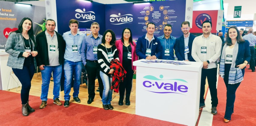 C.VALE: Produtores e funcionários participam de feira internacional de avicultura, o Siavs