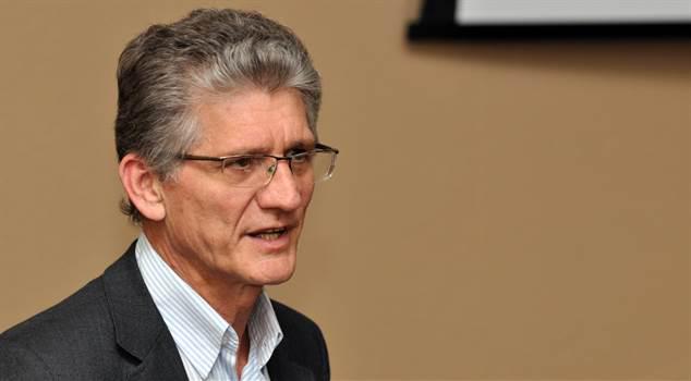 COOPAVEL I: Ortigara faz abertura da colheita paranaense de trigo no Show Rural de Inverno