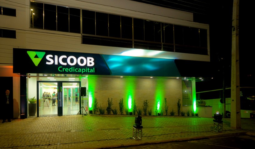 SICOOB CREDICAPITAL: Agência ampla e moderna é reinaugurada em Quedas do Iguaçu (PR) 