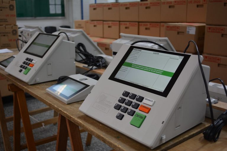 ELEIÇÕES 2022: Inaugurada em 1996, urna eletrônica terá um novo modelo nesta eleição