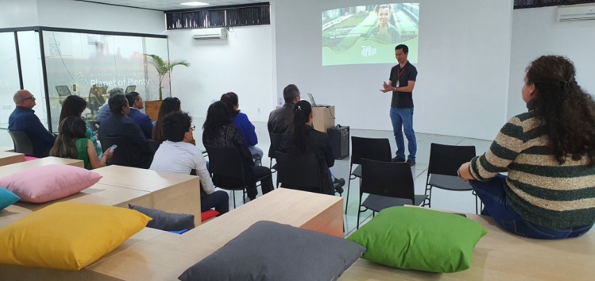 COOPAVEL: Espaço Impulso recebe alunos e professores do Peru e El Salvador
