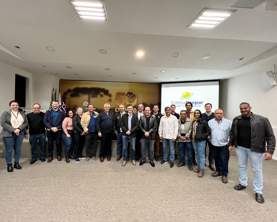 INTERCÂMBIO: Cooperativistas da Bahia conhecem experiências de intercooperação do Paraná 