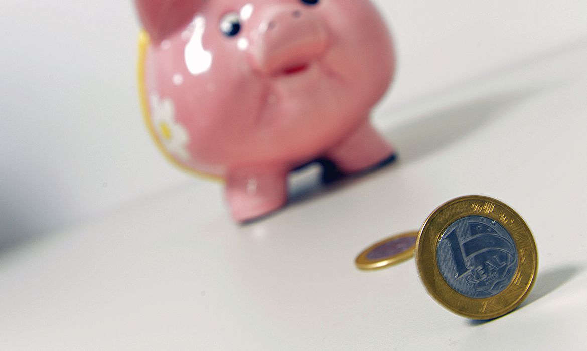 ECONOMIA: Poupança deixa de perder para inflação após dois anos