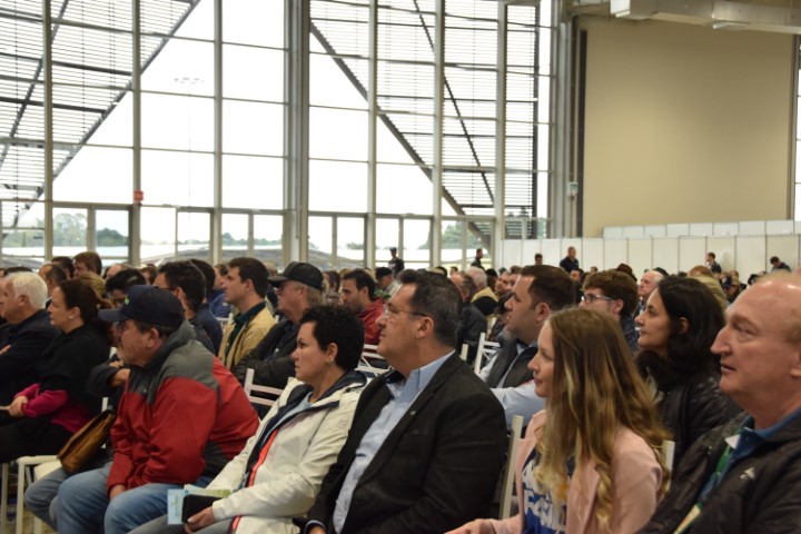 AGRÁRIA: Primeiro dia do WinterShow 2022 reúne mais de 1.500 pessoas