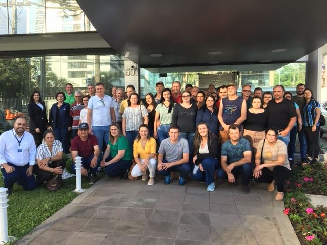 COOPERATIVISMO: Cooperados e colaboradores da Coasul visitam sede do Sistema Ocepar