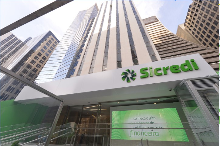 SICREDI: Entre os 10 maiores bancos, segundo a Época Negócios