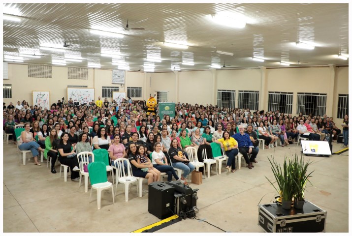 SICREDI VALE DO PIQUIRI: Cooperativa reúne pais e professores para palestra com Marcos Meier