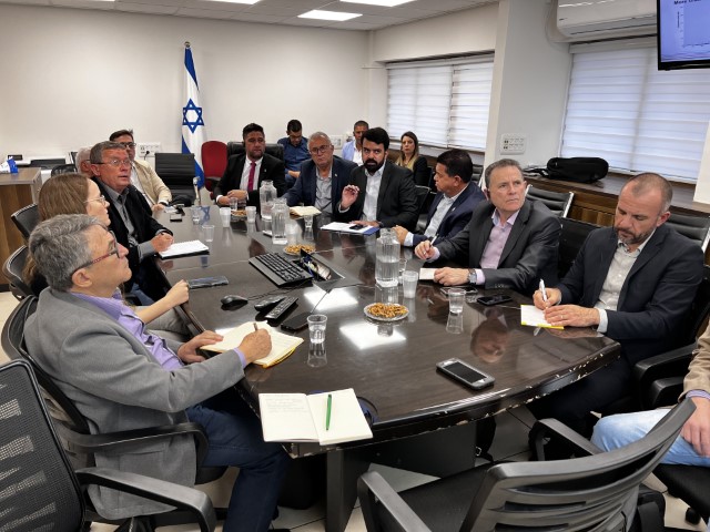 MISSÃO INTERNACIONAL: Em Tel Aviv, cooperativistas brasileiros conhecem soluções de mobilidade inteligente