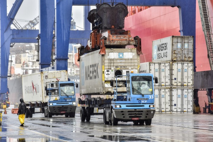 COMÉRCIO EXTERIOR I: Portos do PR têm alta na movimentação de cargas em outubro e no acumulado do ano