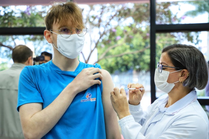 SAÚDE III: Paraná libera segunda dose de reforço contra Covid-19 para pessoas acima de 18 anos