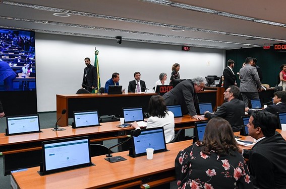 ORÇAMENTO 2023: Relator da receita mantém previsão de arrecadação