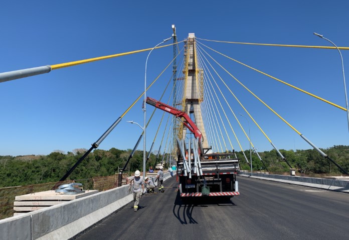 INFRAESTRUTURA: Com estrutura finalizada, Ponte da Integração Brasil-Paraguai atinge 96,6% de conclusão