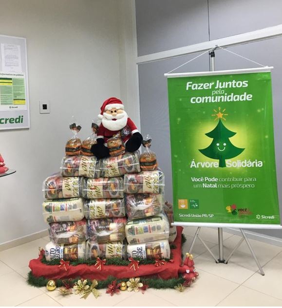 SICREDI DEXIS: Agências arrecadam alimentos para Árvore Solidária até sexta