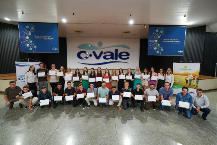 C.VALE I: Jovens concluem curso de liderança 