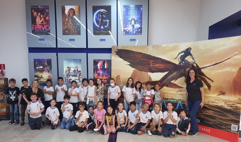 SICOOB CREDICAPITAL: Tarde no cinema é realizada para crianças que participaram do Concurso Cultural 2022 