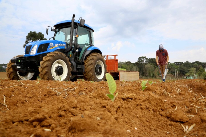 AGROPECUÁRIA: Em 2022, Estado liberou R$ 8,8 milhões em seguro rural e 1,5 mil veículos do Trator Solidário