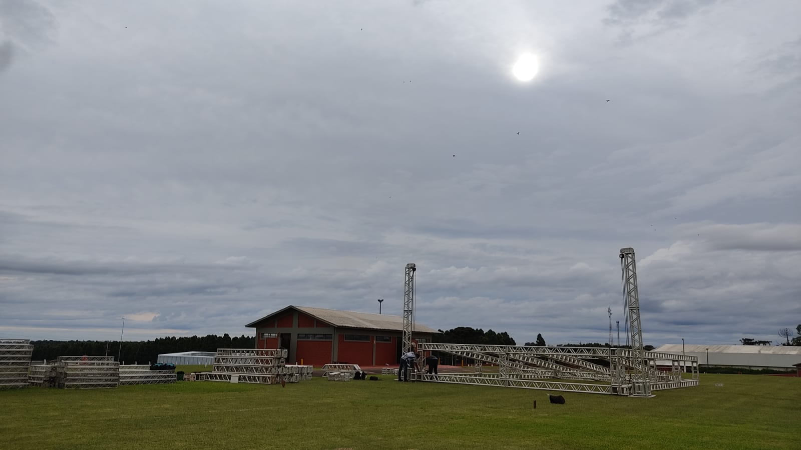 COOPAVEL: Montadoras já estão autorizadas a trabalhar no parque do Show Rural