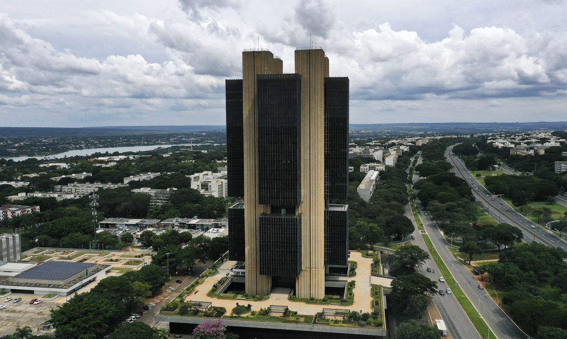 ECONOMIA: Copom mantém juros básicos em 13,75% ao ano