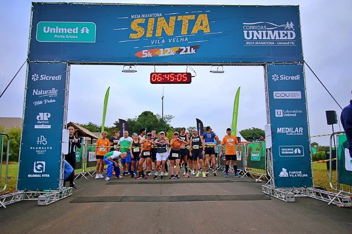 UNIMED PONTA GROSSA: Segunda edição da Meia Maratona reúne mais de mil atletas no Parque Vila Velha 