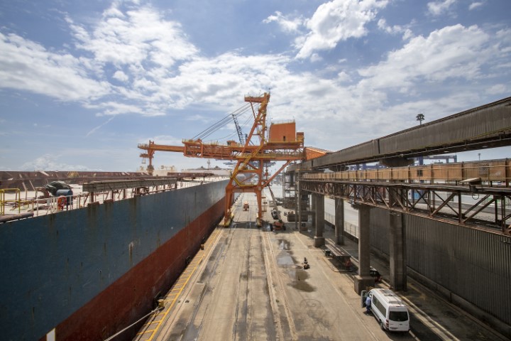 INFRAESTRUTURA I: Com movimentação de grãos em alta, portos do Paraná lideram exportação de soja em janeiro