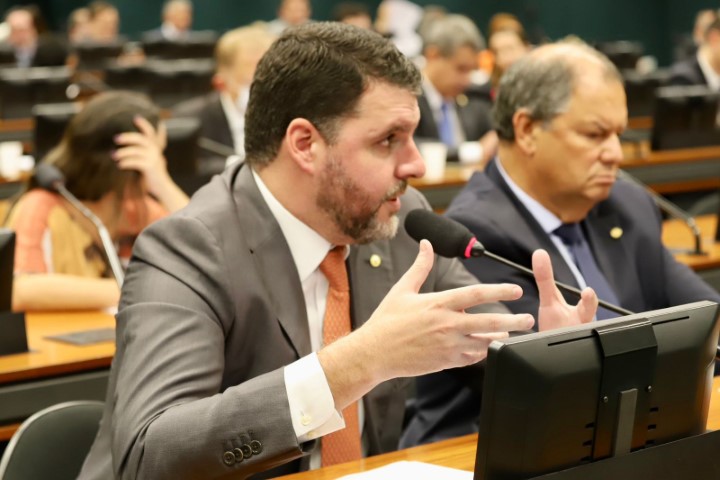PLP 23/2023: Projeto de Lupion prevê que empréstimo do BNDES a outros países passem por aprovação do Senado 