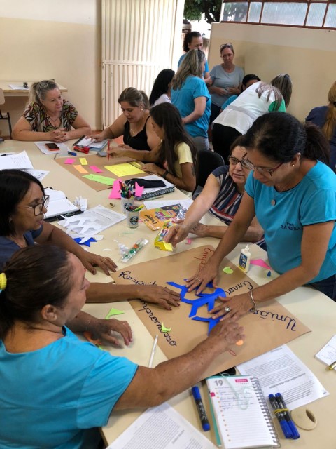 SICREDI DEXIS: Realizada a formação de 5 mil docentes que participam de programa educacional